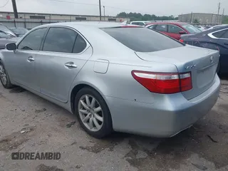 2007 Lexus LS 460 L z VIN JTHGL46F375014513, wystawiony jako IAAI lot #42124510 z przebiegiem Nie podano mil oraz . Historia ofert i sprzedaży dostępna na DreamBid. Obrazek 3.