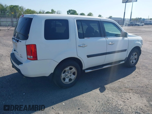 2011 Honda Pilot LX with VIN 5FNYF4H21BB094179, listed as a IAAI auction lot 42012733 with 183,546 mi miles. Bid and sale history available at carsss.com. Image 4.