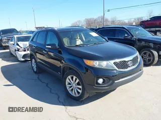 2011 Kia Sorento EX z VIN 5XYKUCA18BG064192, wystawiony jako IAAI lot #41738723 z przebiegiem 108 916 mil mil oraz . Historia ofert i sprzedaży dostępna na DreamBid. Obrazek 1.