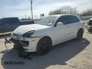 2016 Porsche Cayenne GTS z VIN WP1AD2A27GLA75810, wystawiony jako Copart lot #49773295 z przebiegiem 92 208 mil mil oraz Szkody całkowita. Historia ofert i sprzedaży dostępna na DreamBid. Obrazek 1.