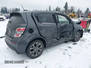 2018 Chevrolet Sonic LT z VIN 1G1JD6SB4J4106822, wystawiony jako IAAI lot #41591103 z przebiegiem 74 497 mil mil oraz . Historia ofert i sprzedaży dostępna na DreamBid. Obrazek 4.