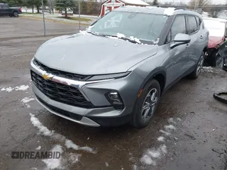 2024 Chevrolet Blazer LT z VIN 3GNKBCR4XRS162094, wystawiony jako IAAI lot #42007044 z przebiegiem 23 421 mil mil oraz . Historia ofert i sprzedaży dostępna na DreamBid. Obrazek 18.