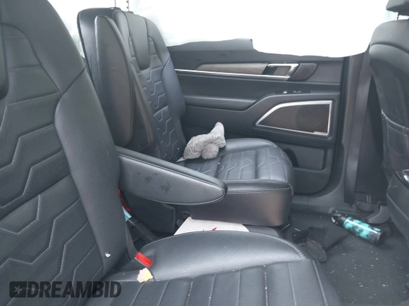 2022 Kia Telluride SX z VIN 5XYP5DHC4NG285857, wystawiony jako IAAI lot #42420016 z przebiegiem 40 000 mil mil oraz . Historia ofert i sprzedaży dostępna na DreamBid. Obrazek 8.