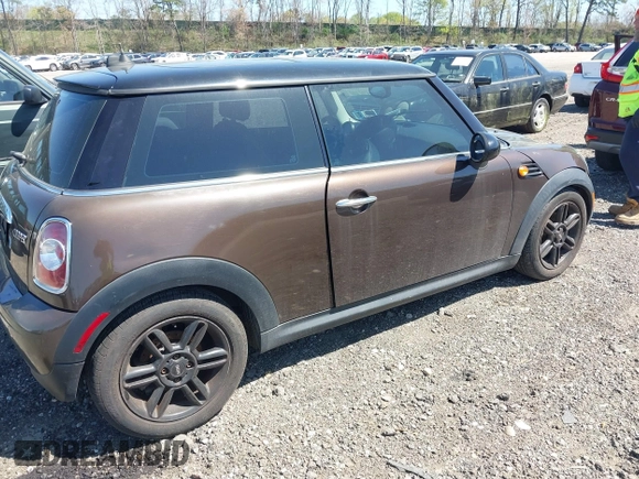 2012 MINI Hardtop with VIN WMWSU3C56CT257654, listed as a IAAI auction lot 42099156 with 84,384 mi miles and . Bid and sale history available at DreamBid. Image 4.