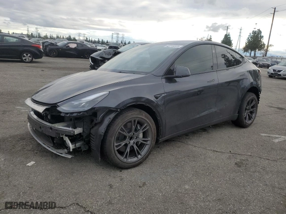 2024 Tesla Model Y with VIN 7SAYGDED8RF132426, listed as a Copart auction lot 43715375 with 18,067 mi miles and Salvage Title. Bid and sale history available at carsss.com. Image 1.