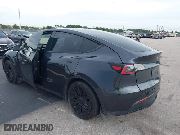 2024 Tesla Model Y z VIN 7SAYGDED3RF041788, wystawiony jako IAAI lot #42644453 z przebiegiem 22 189 mil mil oraz . Historia ofert i sprzedaży dostępna na DreamBid. Obrazek 3.