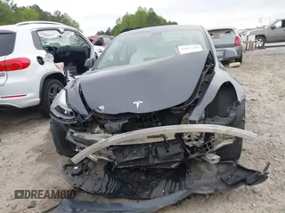 2022 Tesla Model 3 Long Range z VIN 5YJ3E1EB8NF315359, wystawiony jako IAAI lot #42035599 z przebiegiem 54 974 mil mil oraz . Historia ofert i sprzedaży dostępna na DreamBid. Obrazek 12.