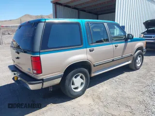 1993 Ford Explorer Eddie Bauer z VIN 1FMDU34X1PUD33031, wystawiony jako IAAI lot #42477303 z przebiegiem 65 324 mil mil oraz . Historia ofert i sprzedaży dostępna na DreamBid. Obrazek 4.