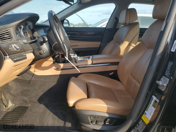 2012 BMW 7 Series 750i xDrive with VIN WBAKC6C58CC396835, listed as a Copart auction lot 86833724 with 0 mi miles and Salvage Title. Bid and sale history available at carsss.com. Image 7.