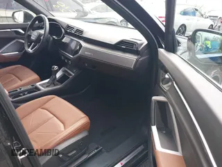 2022 Audi Q3 S line Premium z VIN WA1DECF32N1003662, wystawiony jako IAAI lot #41581740 z przebiegiem 29 980 mil mil oraz . Historia ofert i sprzedaży dostępna na DreamBid. Obrazek 5.