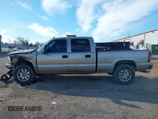 2003 GMC Sierra 1500HD SLE z VIN 1GTGK13U43F230834, wystawiony jako IAAI lot #41281221 z przebiegiem 213 362 mil mil oraz . Historia ofert i sprzedaży dostępna na DreamBid. Obrazek 15.