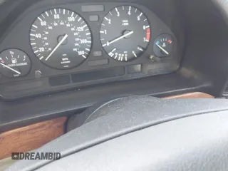1988 BMW 7 Series z VIN WBAGB4318J3209844, wystawiony jako IAAI lot #42133230 z przebiegiem Nie podano mil oraz . Historia ofert i sprzedaży dostępna na DreamBid. Obrazek 7.