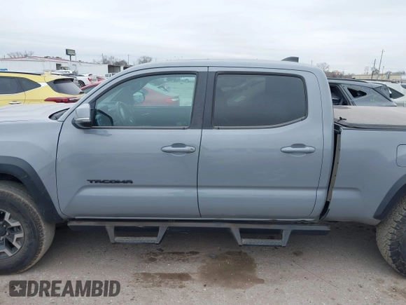 2021 Toyota Tacoma 4WD SR5 with VIN 3TMDZ5BN5MM116584, listed as a IAAI auction lot 41548175 with 23,031 mi miles. Bid and sale history available at carsss.com. Image 14.