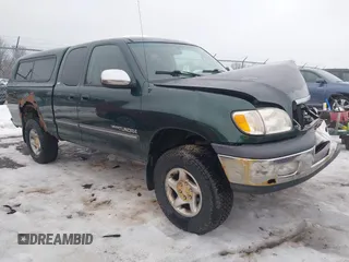 2000 Toyota Tundra SR5 with VIN 5TBBT4415YS019543, listed as a IAAI auction lot 41680668 with 195,173 mi miles and . Bid and sale history available at DreamBid. Image 1.