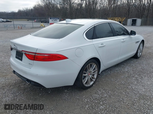 2016 Jaguar XF 35t Prestige with VIN SAJBE4BVXGCY10577, listed as a IAAI auction lot 41515540 with 60,862 mi miles. Bid and sale history available at carsss.com. Image 4.