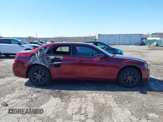 2019 Chrysler 300 with VIN 2C3CCAGG0KH586117, listed as a IAAI auction lot 41923456 with 86,174 mi miles. Bid and sale history available at carsss.com. Image 13.