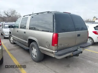 1998 GMC Suburban z VIN 3GKFK16R1WG510379, wystawiony jako IAAI lot #41859604 z przebiegiem 300 493 mil mil oraz . Historia ofert i sprzedaży dostępna na DreamBid. Obrazek 3.