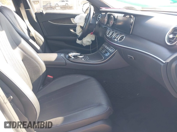 2019 Mercedes-Benz E 300 with VIN WDDZF4JB1KA686212, listed as a IAAI auction lot 41891840 with 30,088 mi miles and . Bid and sale history available at DreamBid. Image 5.