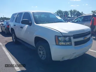 2013 Chevrolet Tahoe Commercial z VIN 1GNSK2E01DR268491, wystawiony jako IAAI lot #40302113 z przebiegiem 183 889 mil mil oraz . Historia ofert i sprzedaży dostępna na DreamBid. Obrazek 1.