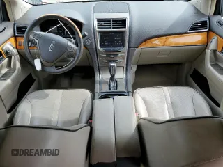 2011 Lincoln MKX z VIN 2LMDJ6JK0BBJ00165, wystawiony jako Copart lot #53438265 z przebiegiem 156 798 mil mil oraz Nie do naprawy • Non repairable. Historia ofert i sprzedaży dostępna na DreamBid. Obrazek 8.