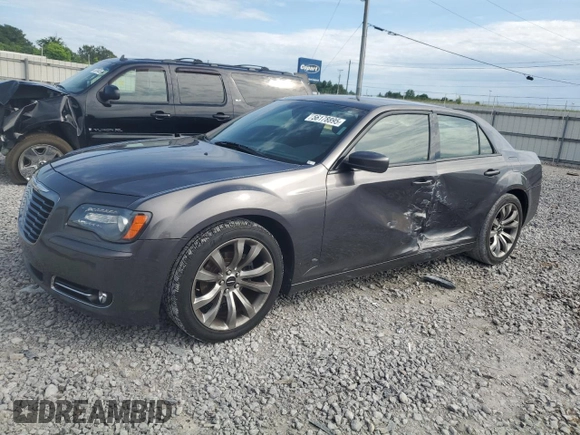 2014 Chrysler 300 S z VIN 2C3CCABGXEH373106, wystawiony jako Copart lot #56178895 z przebiegiem 100 064 mil mil oraz Szkoda całkowita • Salvage title. Historia ofert i sprzedaży dostępna na DreamBid. Obrazek 1.