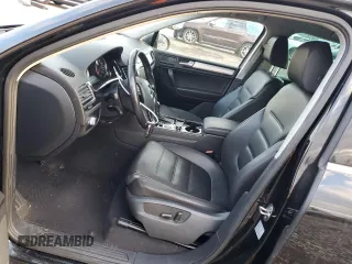 2012 Volkswagen Touareg Sport z VIN WVGEF9BP7CD006020, wystawiony jako Copart lot #88211145 z przebiegiem 180 729 mil mil oraz Szkoda całkowita • Salvage title. Historia ofert i sprzedaży dostępna na DreamBid. Obrazek 7.