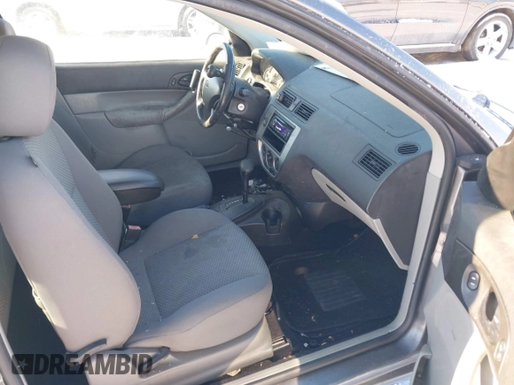 2006 Ford Focus S z VIN 1FAHP31N76W151973, wystawiony jako IAAI lot #41573090 z przebiegiem 211 369 mil mil oraz . Historia ofert i sprzedaży dostępna na DreamBid. Obrazek 5.