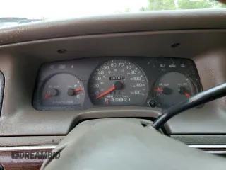 2003 Mercury Grand Marquis GS Convenience z VIN 2MEFM74WX3X633910, wystawiony jako Copart lot #52999865 z przebiegiem 207 970 mil mil oraz Szkoda całkowita • Salvage title. Historia ofert i sprzedaży dostępna na DreamBid. Obrazek 9.