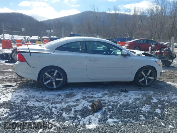 2013 Volvo C70 T5 with VIN YV1672MC5DJ142005, listed as a IAAI auction lot 41634212 with 94,435 mi miles. Bid and sale history available at carsss.com. Image 13.