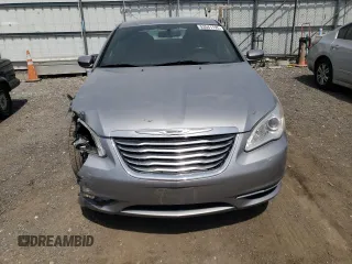 2014 Chrysler 200 Touring z VIN 1C3CCBBBXEN153322, wystawiony jako Copart lot #53541795 z przebiegiem 47 498 mil mil oraz Szkoda całkowita • Salvage title. Historia ofert i sprzedaży dostępna na DreamBid. Obrazek 5.