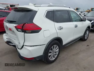 2017 Nissan Rogue SL z VIN JN8AT2MT8HW144260, wystawiony jako IAAI lot #41961989 z przebiegiem 114 627 mil mil oraz . Historia ofert i sprzedaży dostępna na DreamBid. Obrazek 4.