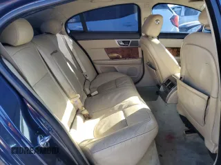 2010 Jaguar XF Premium Luxury z VIN SAJWA0GB7ALR57211, wystawiony jako Copart lot #44635815 z przebiegiem 204 428 mil mil oraz Szkoda całkowita • Salvage title. Historia ofert i sprzedaży dostępna na DreamBid. Obrazek 10.