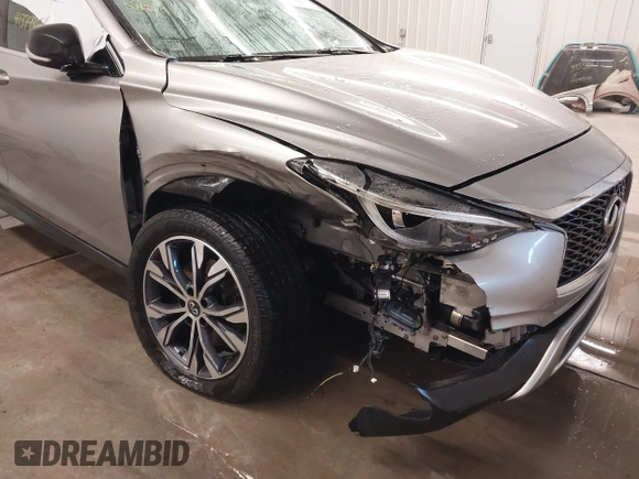 2017 Infiniti QX30 Luxury with VIN SJKCH5CR6HA038610, listed as a IAAI auction lot 41379870 with 90,402 mi miles. Bid and sale history available at carsss.com. Image 6.