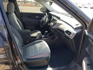 2021 Chevrolet TrailBlazer LS with VIN KL79MMS25MB171335, listed as a IAAI auction lot 42160839 with 5,033 mi miles. Bid and sale history available at carsss.com. Image 5.