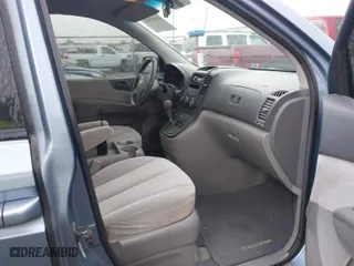 2008 Kia Sedona LX with VIN KNDMB233886255842, listed as a IAAI auction lot 41933931 with 169,003 mi miles. Bid and sale history available at carsss.com. Image 5.