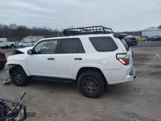 2020 Toyota 4Runner SR5 with VIN JTEBU5JR8L5808865, listed as a IAAI auction lot 41097557 with 55,543 mi miles. Bid and sale history available at carsss.com. Image 14.