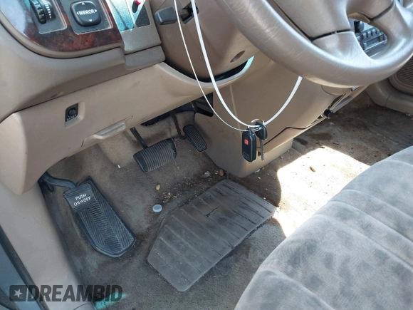 2002 Toyota Sienna LE with VIN 4T3ZF13C82U429841, listed as a IAAI auction lot 42131029 with 271,573 mi miles and . Bid and sale history available at DreamBid. Image 11.