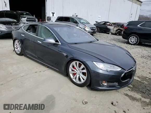 2015 Tesla Model S 85D with VIN 5YJSA1H4XFF096717, listed as a Copart auction lot 84732464 with Not Provided miles and Salvage Title. Bid and sale history available at carsss.com. Image 14.