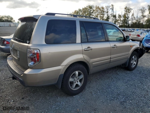 2006 Honda Pilot EX-L with VIN 5FNYF28586B048997, listed as a Copart auction lot 71120924 with 215,080 mi miles and Salvage Title. Bid and sale history available at carsss.com. Image 3.