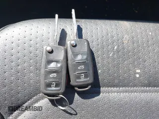 2014 Volkswagen Passat Wolfsburg Edition z VIN 1VWAT7A38EC075514, wystawiony jako IAAI lot #42032834 z przebiegiem 141 015 mil mil oraz . Historia ofert i sprzedaży dostępna na DreamBid. Obrazek 11.