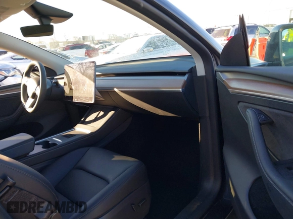 2024 Tesla Model Y Long Range with VIN 7SAYGAEE5RF201368, listed as a IAAI auction lot 41248963 with Not Provided miles and . Bid and sale history available at DreamBid. Image 5.