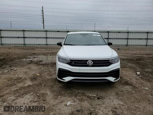 2024 Volkswagen Tiguan SE R-Line Black z VIN 3VV8B7AX3RM115902, wystawiony jako Copart lot #49396315 z przebiegiem 19 135 mil mil oraz Szkoda całkowita • Salvage title. Historia ofert i sprzedaży dostępna na DreamBid. Obrazek 10.