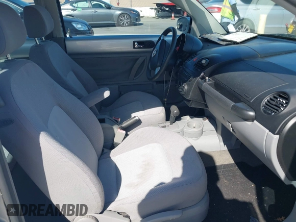 2005 Volkswagen Beetle GL with VIN 3VWBK31C95M403330, listed as a IAAI auction lot 42134616 with 152,736 mi miles and . Bid and sale history available at DreamBid. Image 5.