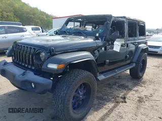 2020 Jeep Wrangler Unlimited Sport S с VIN 1C4HJXDG7LW263975, выставлен на аукционе IAAI как лот 42155908 с пробегом Не указан миль и . История ставок и продаж доступна на DreamBid. Изображение 2.