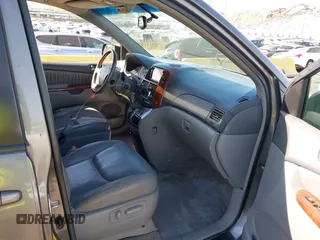 2005 Toyota Sienna XLE with VIN 5TDBA22C05S052824, listed as a IAAI auction lot 42158121 with 189,330 mi miles. Bid and sale history available at carsss.com. Image 5.