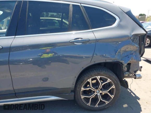 2021 BMW X1 sDrive28i z VIN WBXJG7C02M5T37169, wystawiony jako IAAI lot #42226396 z przebiegiem 48 603 mil mil oraz . Historia ofert i sprzedaży dostępna na DreamBid. Obrazek 19.