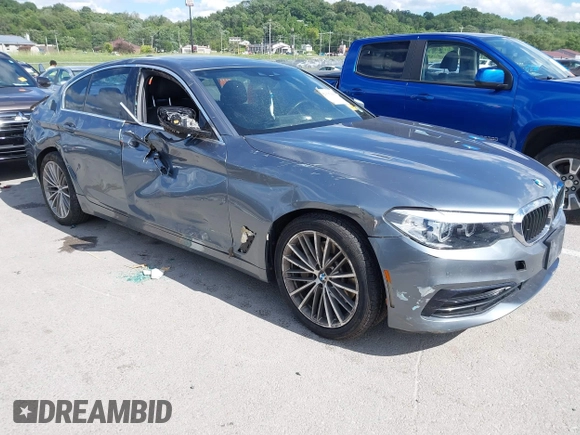 2019 BMW 5 Series 530i xDrive z VIN WBAJA7C51KWW12626, wystawiony jako IAAI lot #42335449 z przebiegiem 71 798 mil mil oraz . Historia ofert i sprzedaży dostępna na DreamBid. Obrazek 1.
