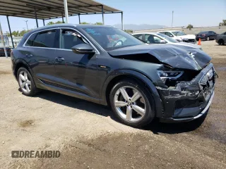2019 Audi e-tron Prestige with VIN WA1VABGE0KB017804, listed as a Copart auction lot 57939033 with 28,153 mi miles. Bid and sale history available at carsss.com. Image 4.