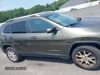 2015 Jeep Cherokee Latitude z VIN 1C4PJMCS9FW551694, wystawiony jako IAAI lot #42424992 z przebiegiem 125 852 mil mil oraz . Historia ofert i sprzedaży dostępna na DreamBid. Obrazek 13.