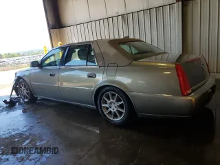 2010 Cadillac DTS 1SC z VIN 1G6KD5EYXAU119017, wystawiony jako Copart lot #56149775 z przebiegiem 113 617 mil mil oraz Szkoda całkowita • Salvage title. Historia ofert i sprzedaży dostępna na DreamBid. Obrazek 2.